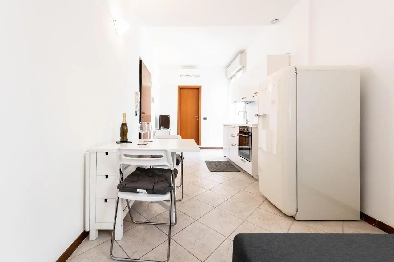 Realkasa Otto Colonne Flat Apartment Bologna Italy